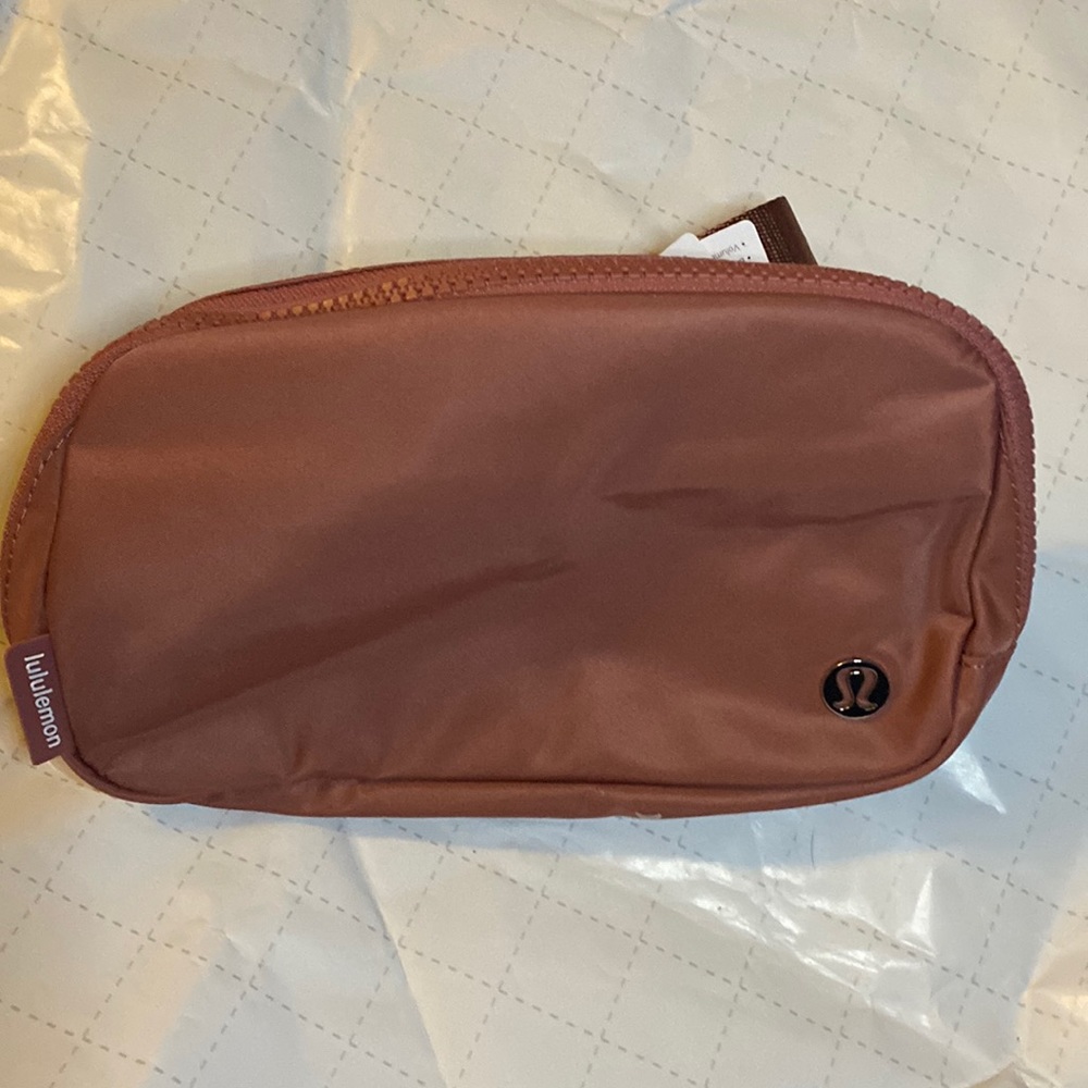 Lululemon belt bag in brier rose